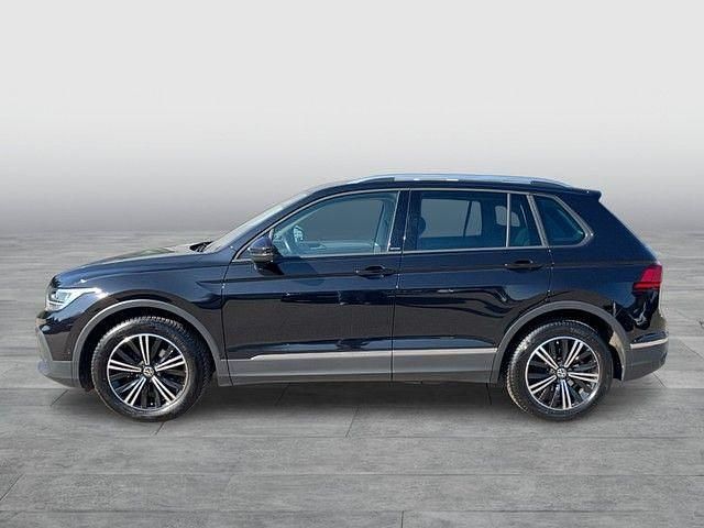 Gebraucht VW Tiguan Active 150 PS (110 kW) 2022 Deep black perleffekt (metallic) SUV