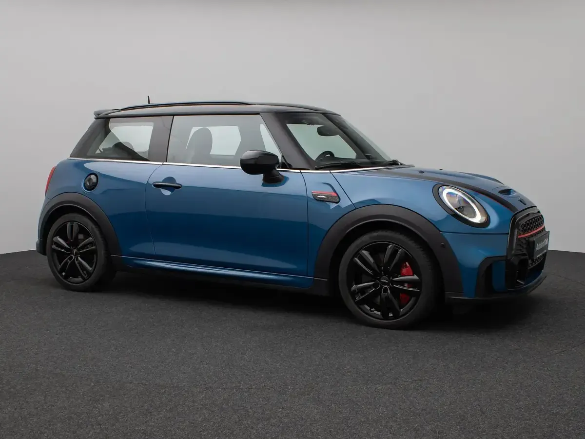 Używany Mini John Cooper Works 231 KM (169 kW) 2023 Niebieski Hatchback