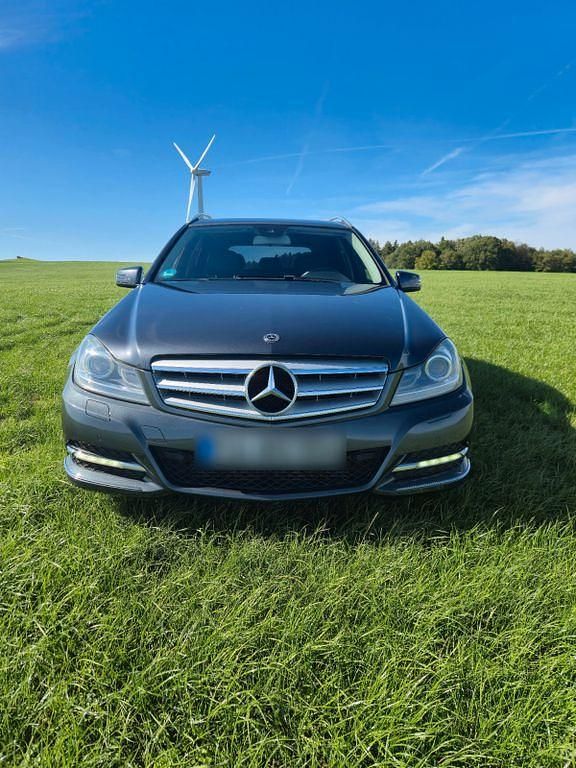 Gebraucht Mercedes C220 Avantgarde 170 PS (125 kW) 2014 Grau Limousine
