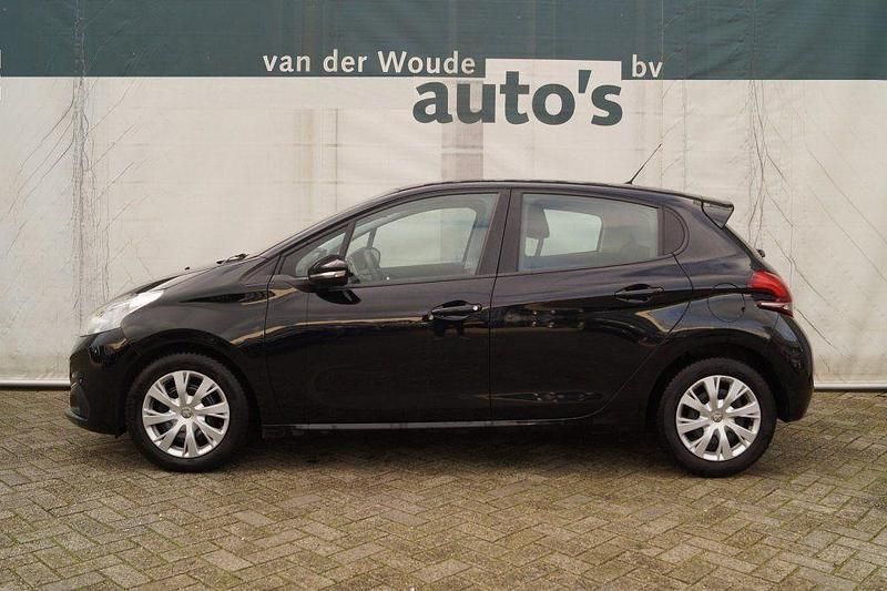 Gebraucht Peugeot 208 Active 83 PS (61 kW) 2019 Schwarz Kleinwagen
