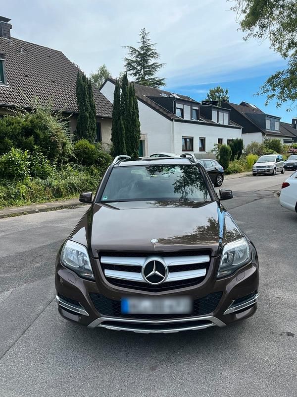 Braun Gebraucht 2013 Mercedes GLK200 SUV | 11.999 € (Fairer Preis) - Bild 1/4