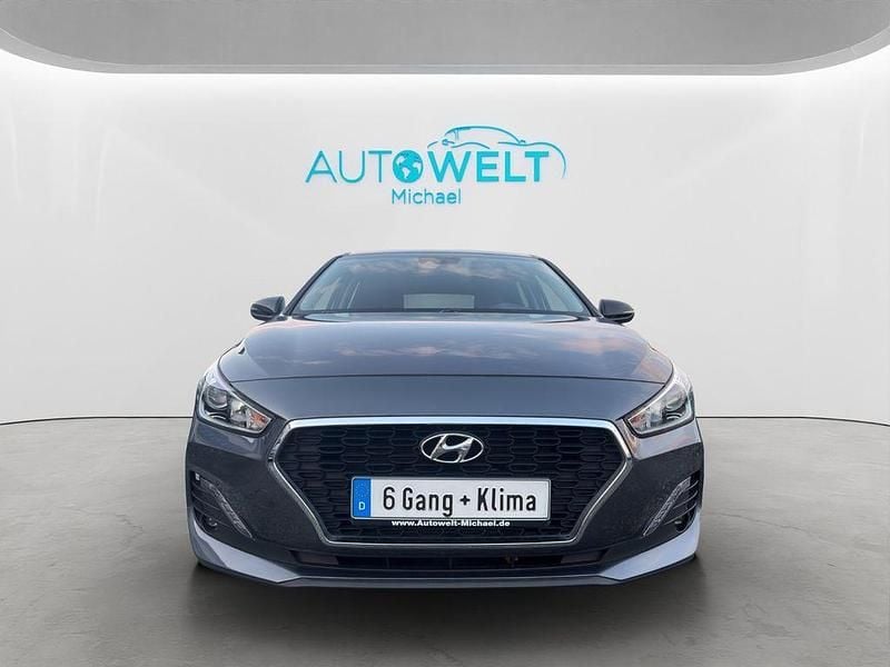 Gebraucht Hyundai i30 99 PS (72 kW) 2019 Grau Limousine