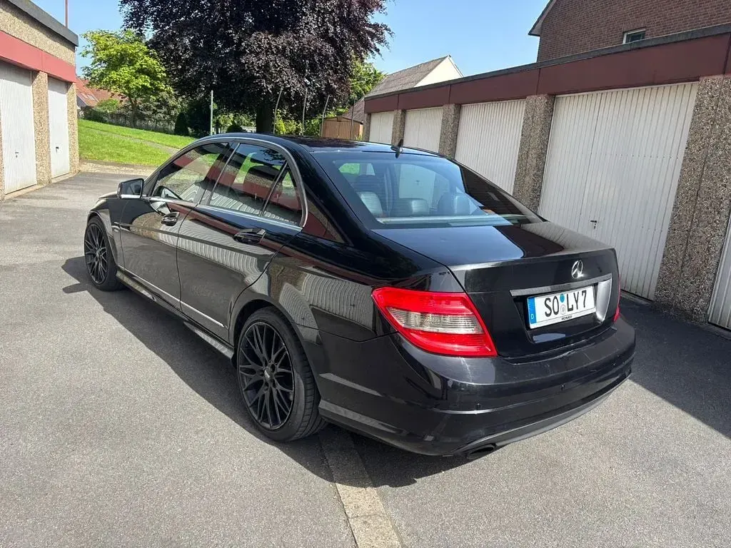 Gebraucht Mercedes C250 204 PS (150 kW) 2010 Schwarz Limousine