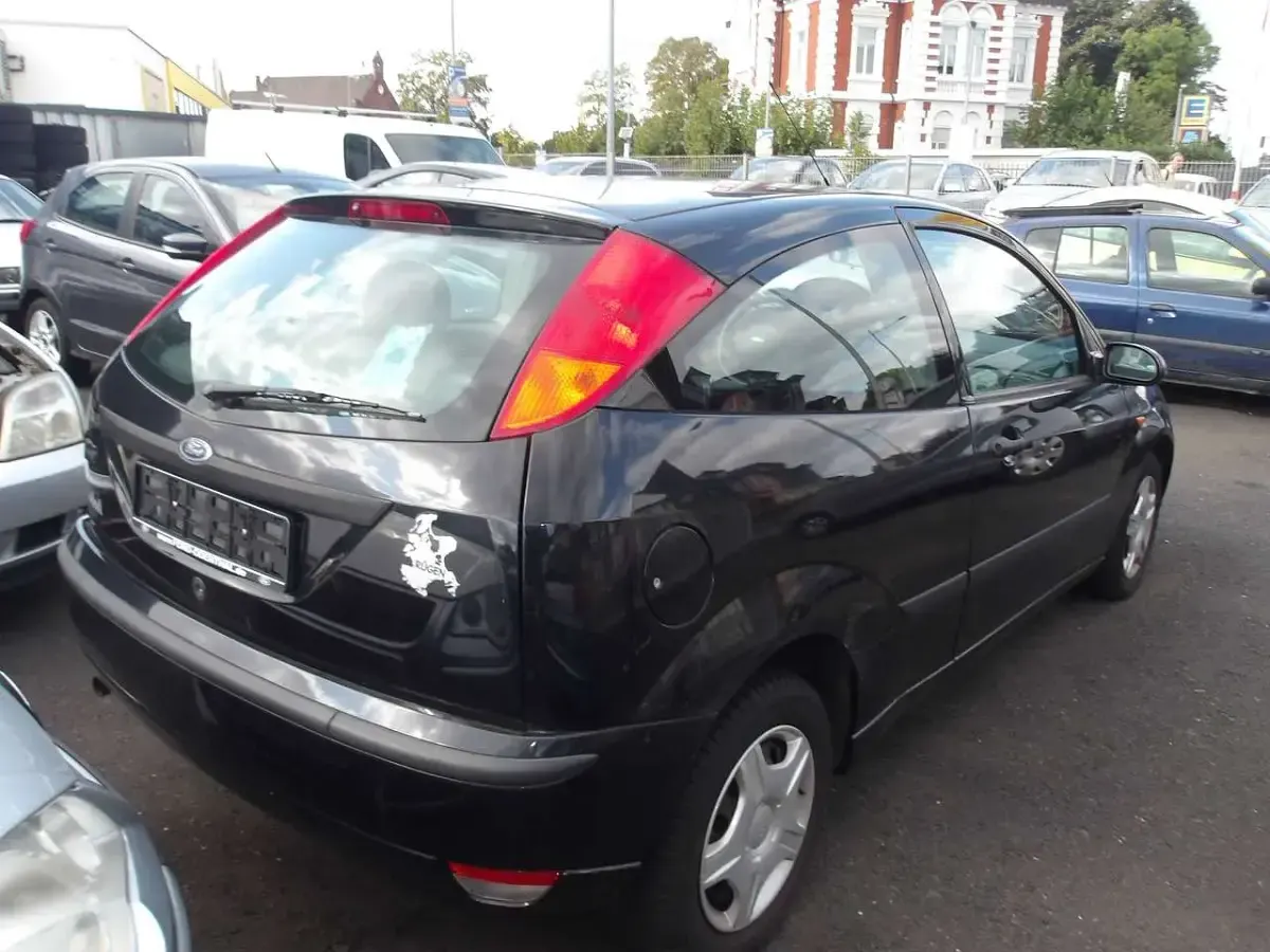 Gebraucht Ford Focus Trend 101 PS (74 kW) 2003 Schwarz Limousine