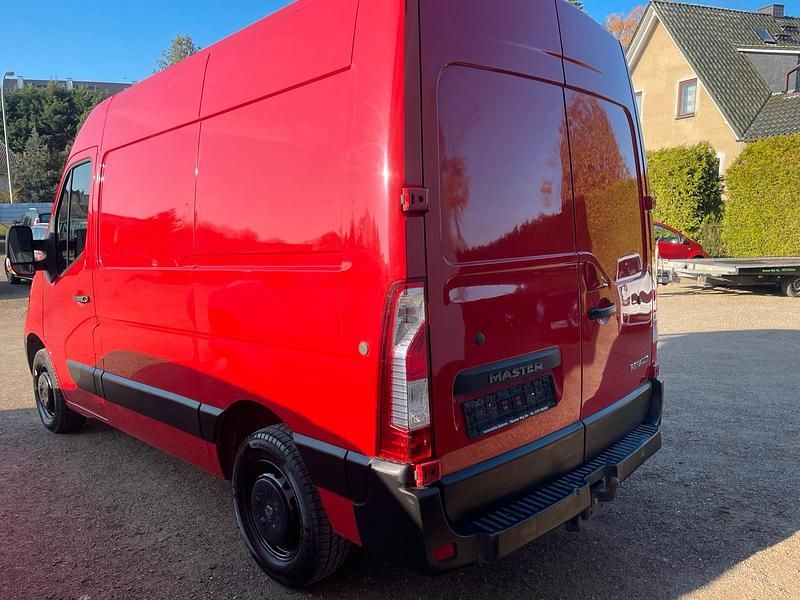 Gebraucht Renault Master 146 PS (107 kW) 2018 Rot Van / Kleinbus