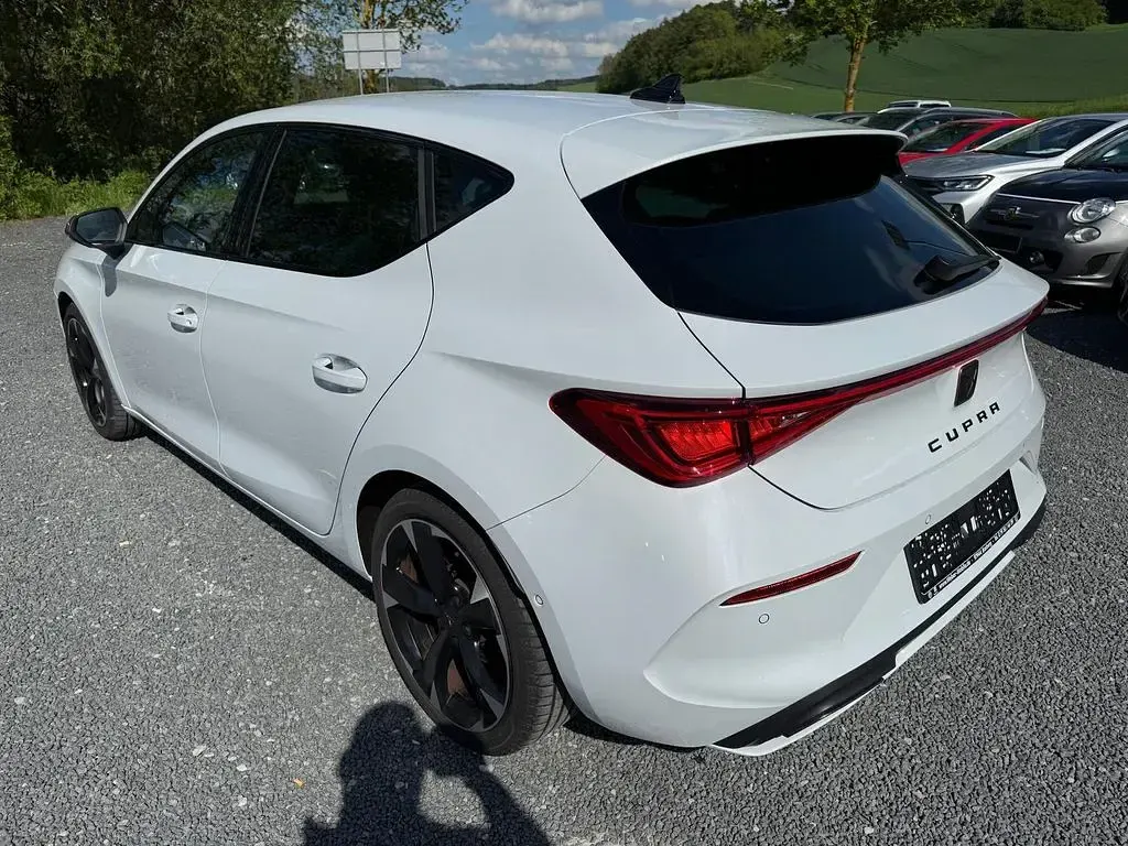 Używany Cupra Leon 150 KM (110 kW) 2022 Biały Sedan/Limuzyna