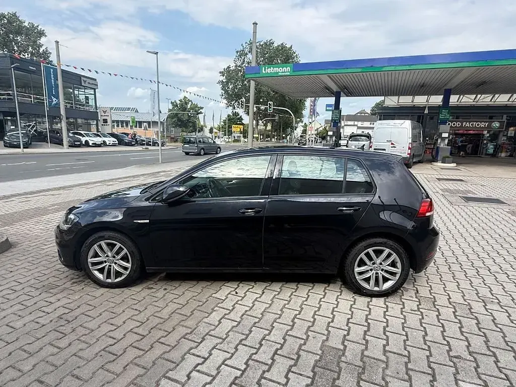 Gebraucht VW Golf VIII Highline 131 PS (96 kW) 2020 Schwarz Limousine