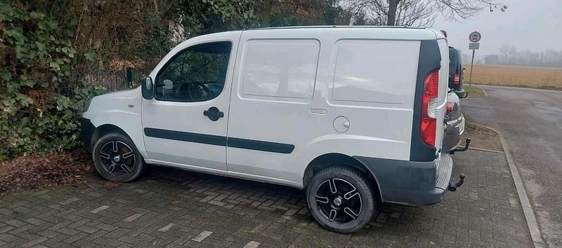 Weiß Gebraucht 2006 Fiat Doblò Van / Kleinbus | 3.600 € (Fairer Preis) - Bild 1/1