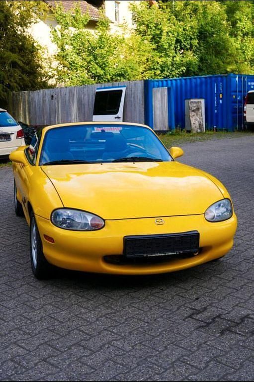 Gelb Gebraucht 2000 Mazda MX5 Cabrio | 6.500 € (Teuer) - Bild 1/4
