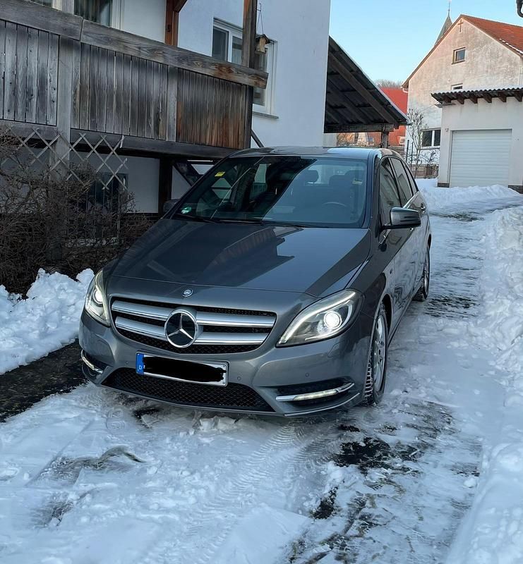 Gebraucht Mercedes B180 122 PS (89 kW) 2012 Grau Van / Kleinbus