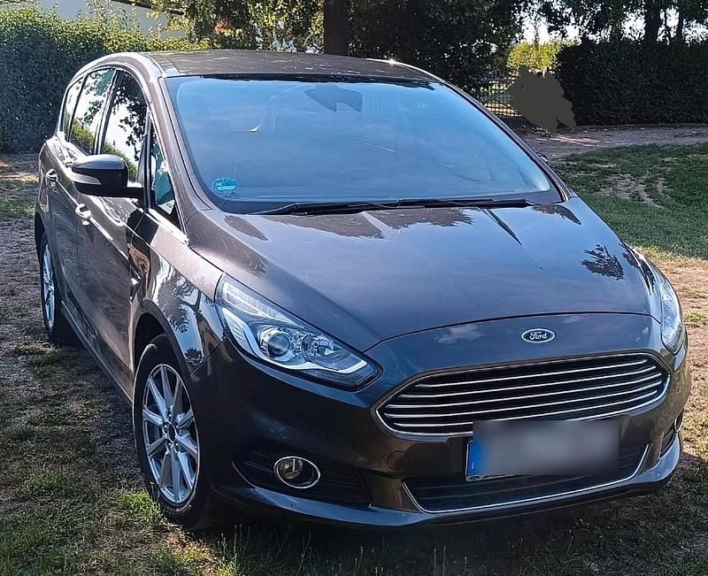 Grau Gebraucht 2017 Ford S-MAX Van / Kleinbus | 14.999 € (Superpreis) - Bild 1/4