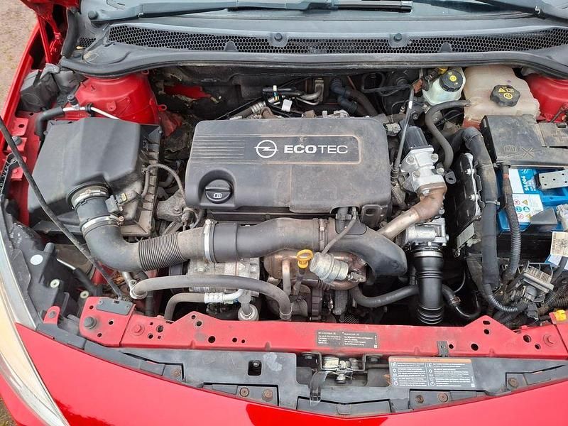 Gebraucht Opel Astra Selection 110 PS (80 kW) 2010 Rot Limousine