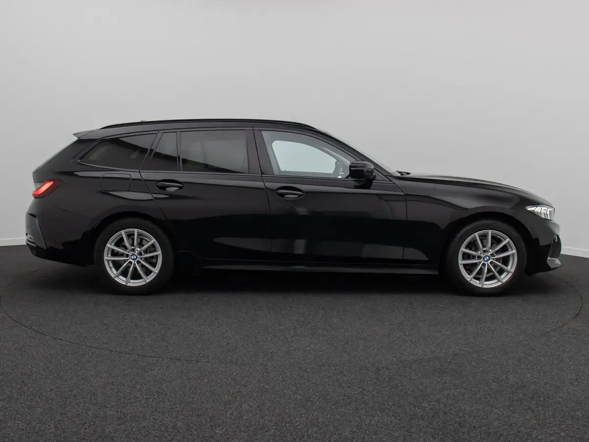 Gebraucht BMW 318 Shadowline 156 PS (114 kW) 2025 Schwarz ii668 Kombi