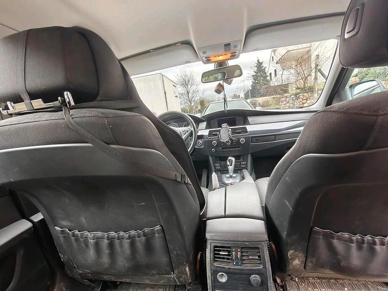 Gebraucht BMW 520 177 PS (130 kW) 2010 Schwarz Kombi