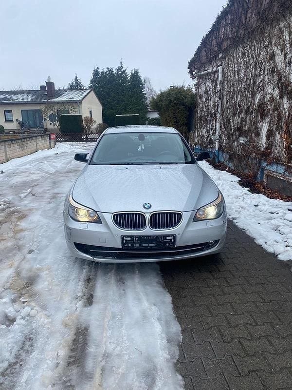 Gebraucht BMW 523 190 PS (139 kW) 2007 Silber Limousine