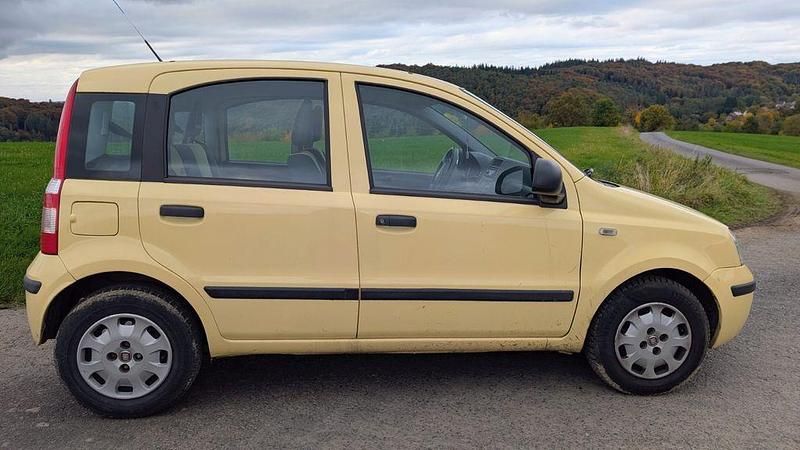 Gelb Gebraucht 2011 Fiat Panda Limousine | 2.888 € (Fairer Preis) - Bild 1/4