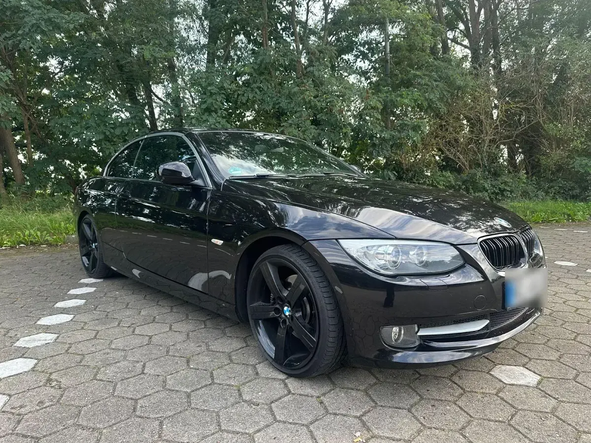 Gebraucht BMW 330 Cabriolet Performance 245 PS (180 kW) 2012 Schwarz Cabrio
