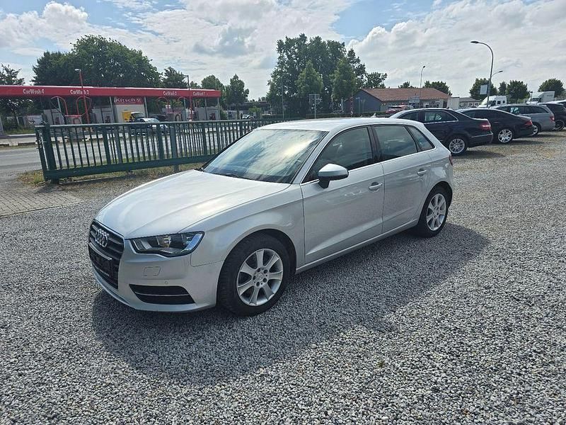 Silber Gebraucht 2013 Audi A3 Sportback Ambiente Limousine | 14.950 € (Guter Preis) - Bild 1/4