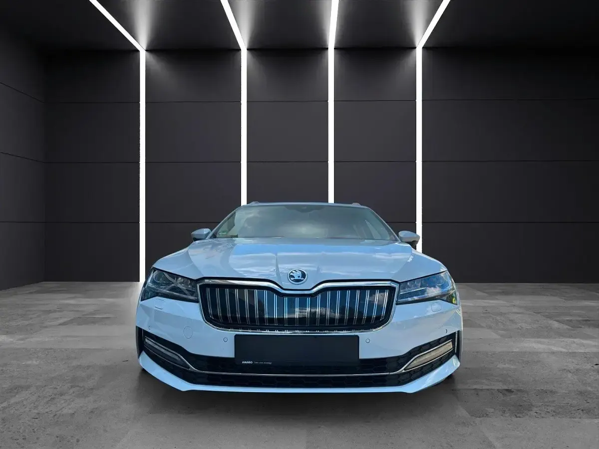Gebraucht Skoda Superb Ambition 218 PS (160 kW) 2020 Weiß Kombi
