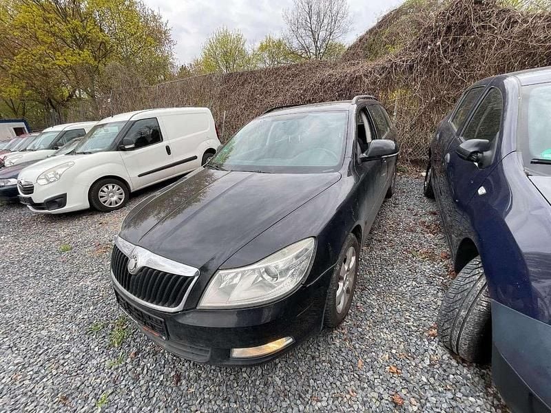 Gebraucht Skoda Octavia Ambiente 122 PS (89 kW) 2009 Schwarzmagic perleffekt Kombi