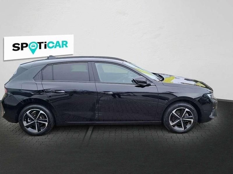 Gebraucht Opel Astra 131 PS (96 kW) 2024 Schwarz Limousine
