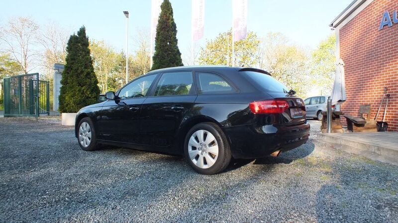 Gebraucht Audi A4 Attraction 215 PS (158 kW) 2012 Schwarz Kombi