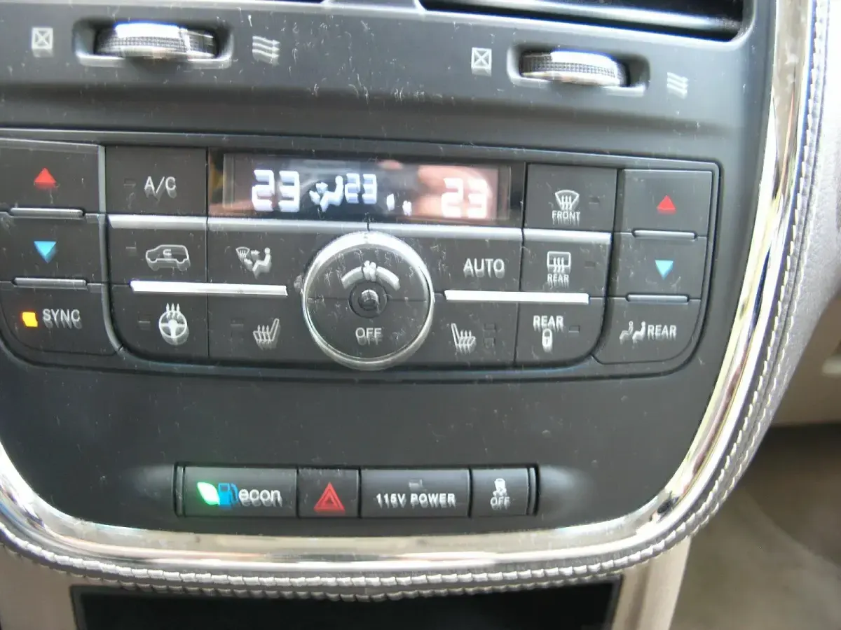 Gebraucht Chrysler Voyager 287 PS (211 kW) 2015 Gold Van / Kleinbus