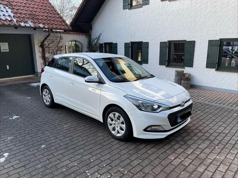 Weiß Gebraucht 2018 Hyundai i20 Passion Kleinwagen | 6.190 € (Guter Preis) - Bild 1/4