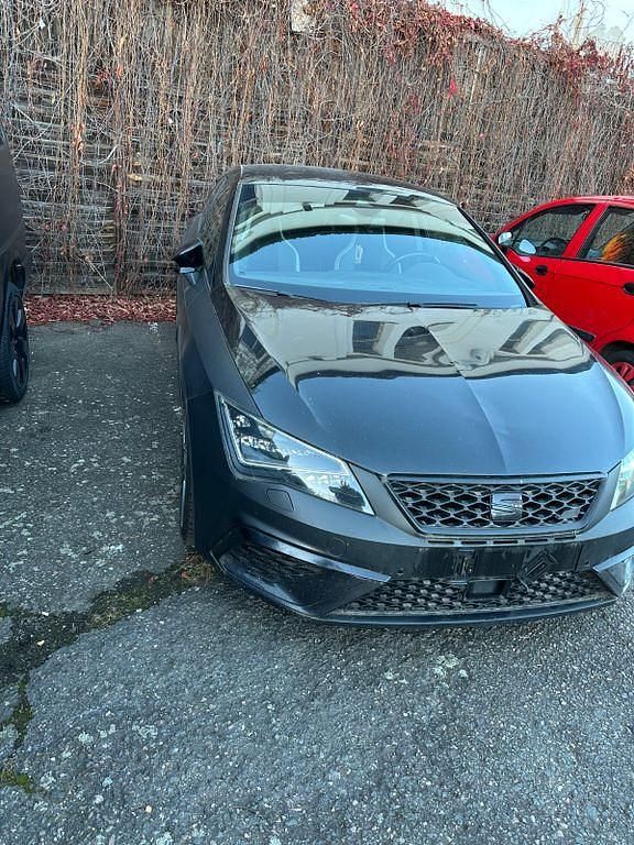 Schwarz Gebraucht 2016 Seat Leon SC Cupra 290 Kleinwagen | 19.000 € (Teuer) - Bild 1/4