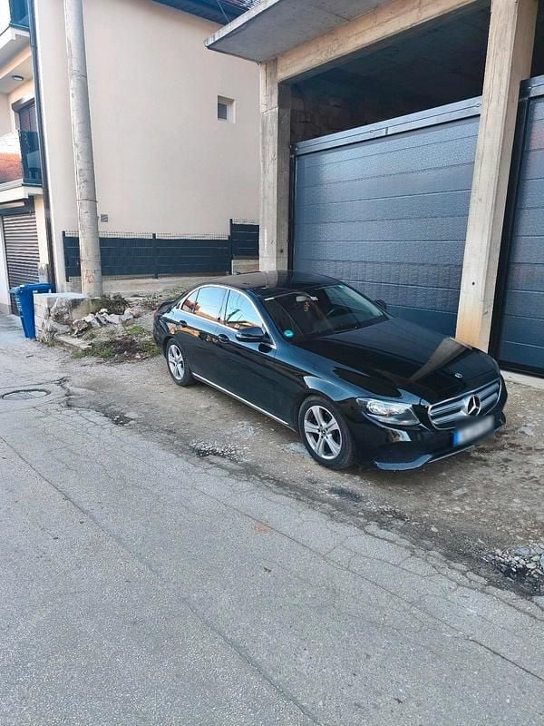 Gebraucht Mercedes E200 150 PS (110 kW) 2017 Schwarz Limousine