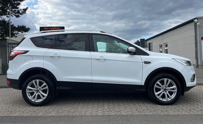 Gebraucht Ford Kuga Cool & Connect 150 PS (110 kW) 2017 Weiß SUV