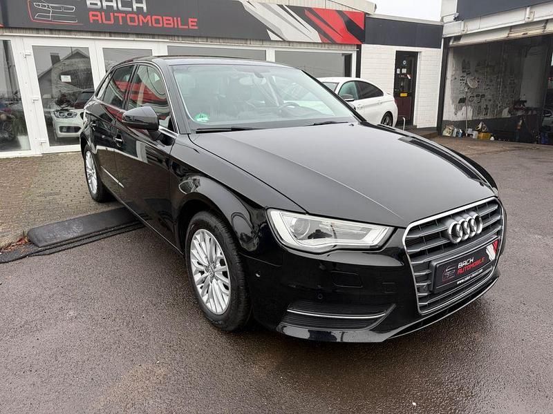Schwarz Gebraucht 2013 Audi A3 Ambiente Limousine | 11.490 € (Guter Preis) - Bild 1/4
