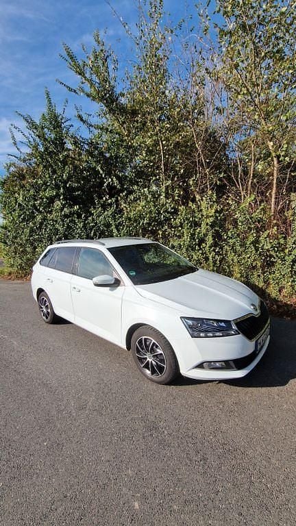 Weiß Gebraucht 2019 Skoda Fabia Style Kombi | 7.499 € (Guter Preis) - Bild 1/4