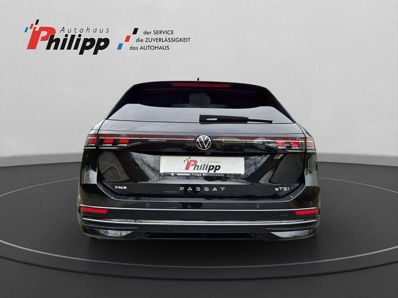 Gebraucht VW Passat Elegance 150 PS (110 kW) 2024 Grenadillschwarz Kombi