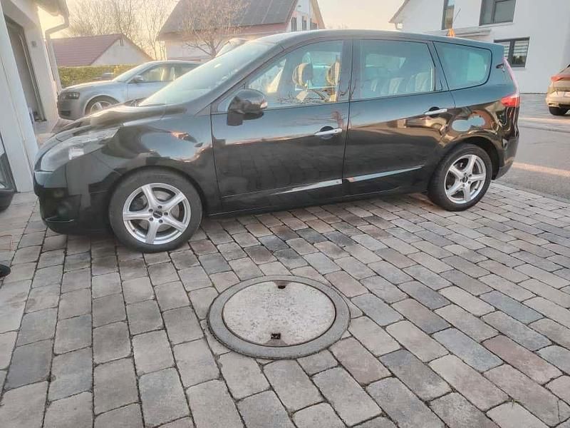 Schwarz Gebraucht 2009 Renault Grand Scénic III Dynamique Van / Kleinbus | 2.150 € (Fairer Preis) - Bild 1/4