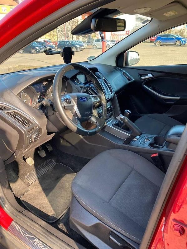 Gebraucht Ford Focus SYNC Edition 120 PS (88 kW) 2014 Rot Limousine