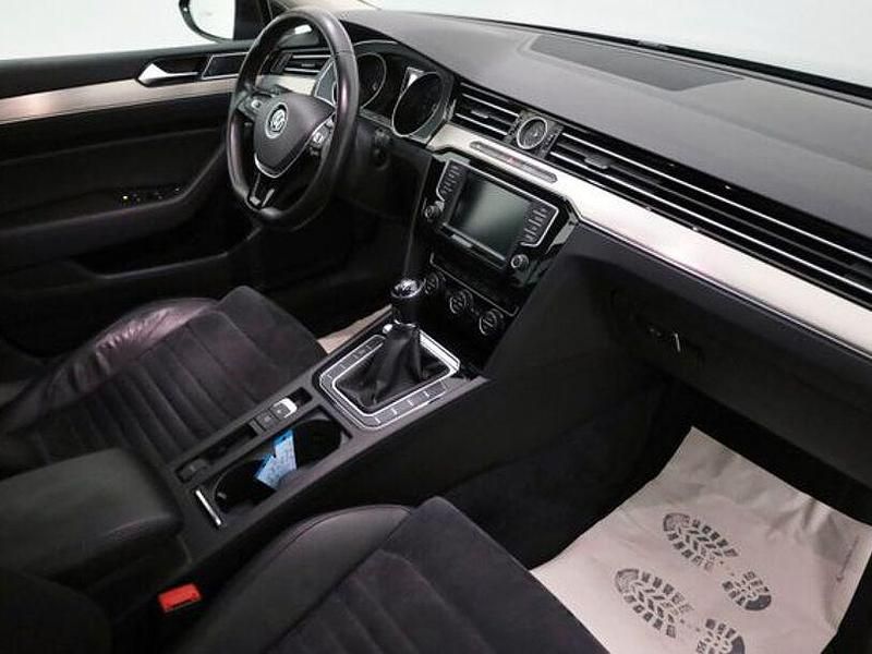 Gebraucht VW Passat Highline 150 PS (110 kW) 2015 Schwarz Kombi