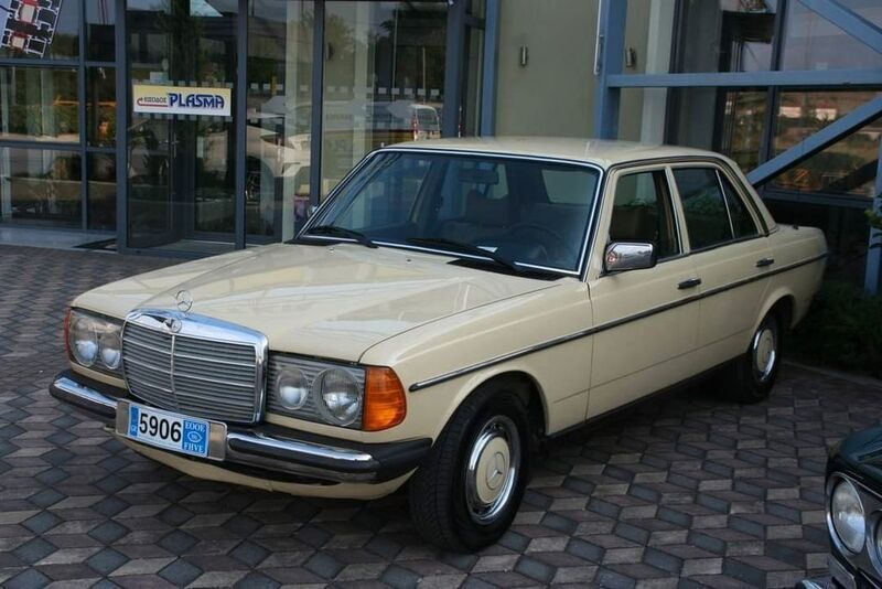 Beige Gebraucht 1976 Mercedes 200 Limousine | 7.000 € - Bild 1/4