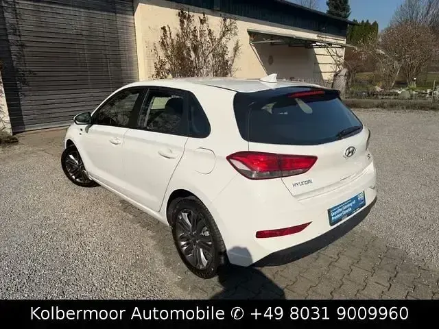 Gebraucht Hyundai i30 120 PS (88 kW) 2024 Weiß Limousine