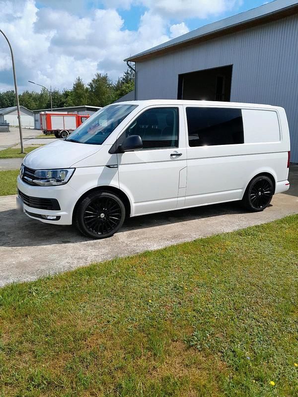 Gebraucht VW Multivan 150 PS (110 kW) 2018 Weiß Van / Kleinbus