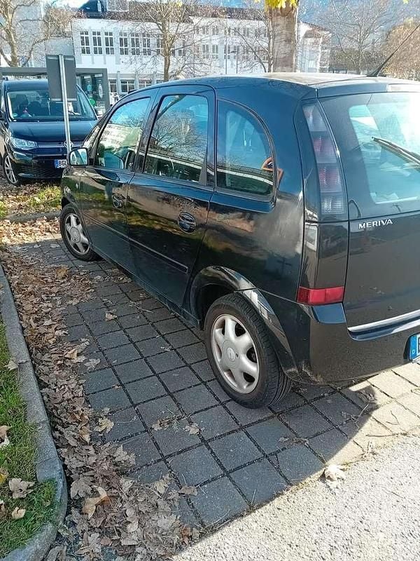 Gebraucht Opel Meriva Edition 90 PS (66 kW) 2010 Van / Kleinbus