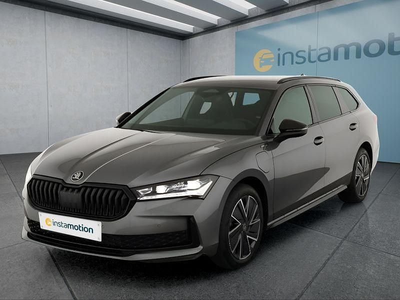 Grau Neu 2025 Skoda Superb Kombi | 45.949 € (Guter Preis) - Bild 1/4
