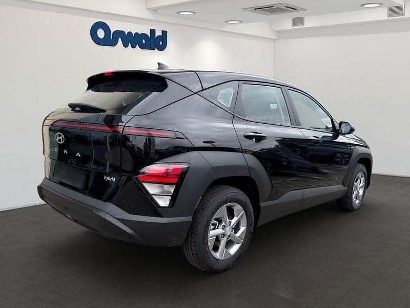 Neu Hyundai Kona Select 129 PS (94 kW) 2025 Schwarz SUV