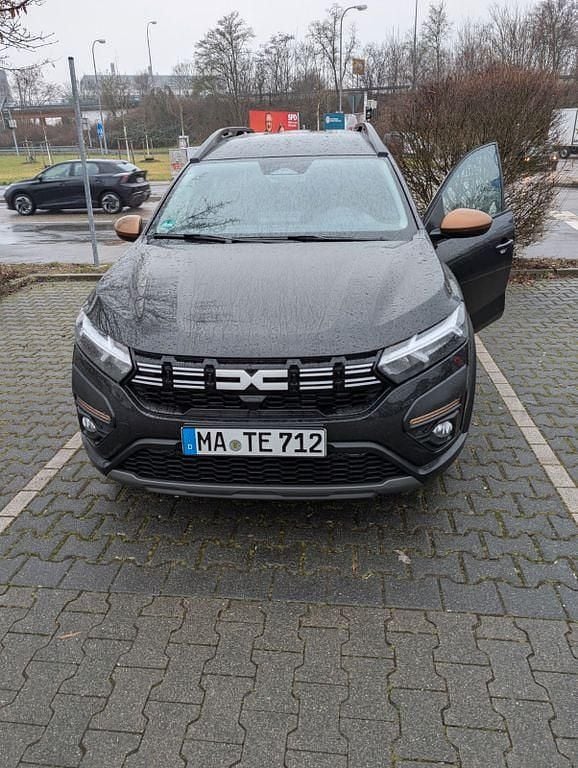 Gebraucht Dacia Jogger 141 PS (103 kW) 2025 Schwarz Van / Kleinbus