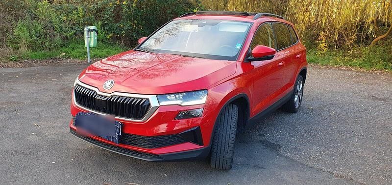 Rot Gebraucht 2023 Skoda Karoq Style SUV | 29.500 € (Guter Preis) - Bild 1/4