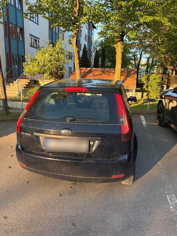 Używany Ford Fiesta 60 KM (44 kW) 2004 Niebieski Hatchback