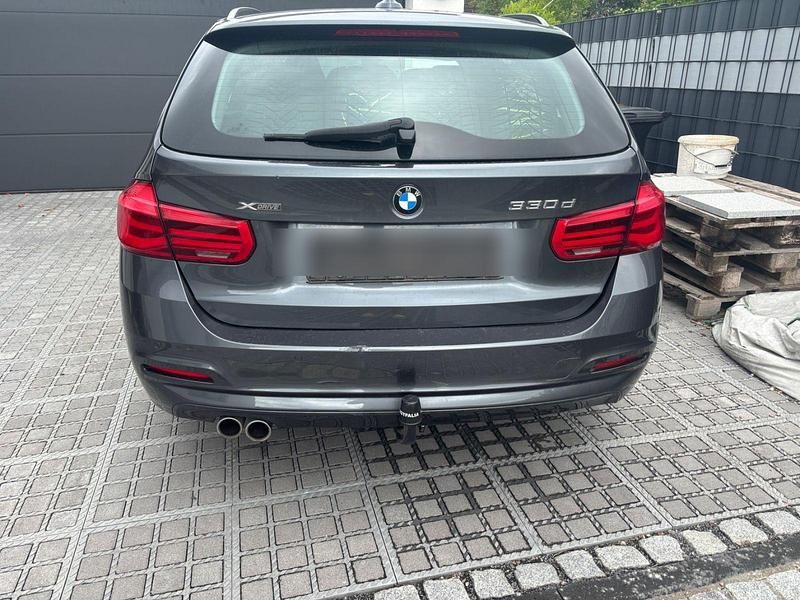 Gebraucht BMW 330 Advantage 258 PS (189 kW) 2019 Grau Kombi