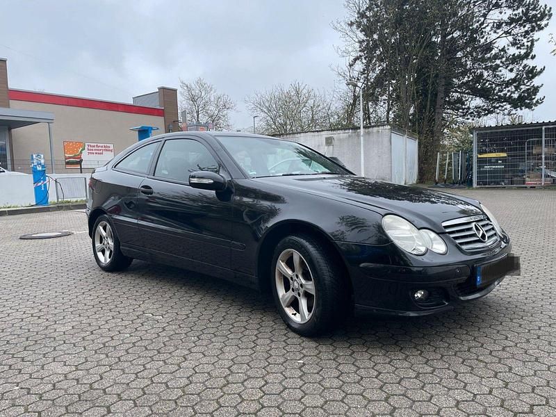 Gebraucht Mercedes C180 143 PS (105 kW) 2007 Schwarz Coupé