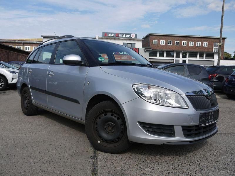 Silber Gebraucht 2010 Skoda Fabia Kleinwagen | 3.999 € (Fairer Preis) - Bild 1/4