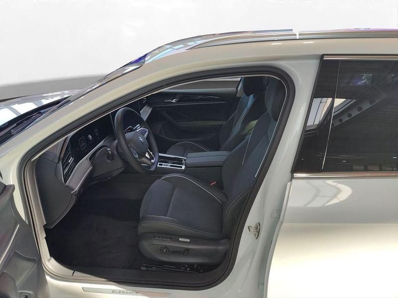 Neu VW Passat Elegance 150 PS (110 kW) 2025 Oryxweiß perlmutteffekt Kombi